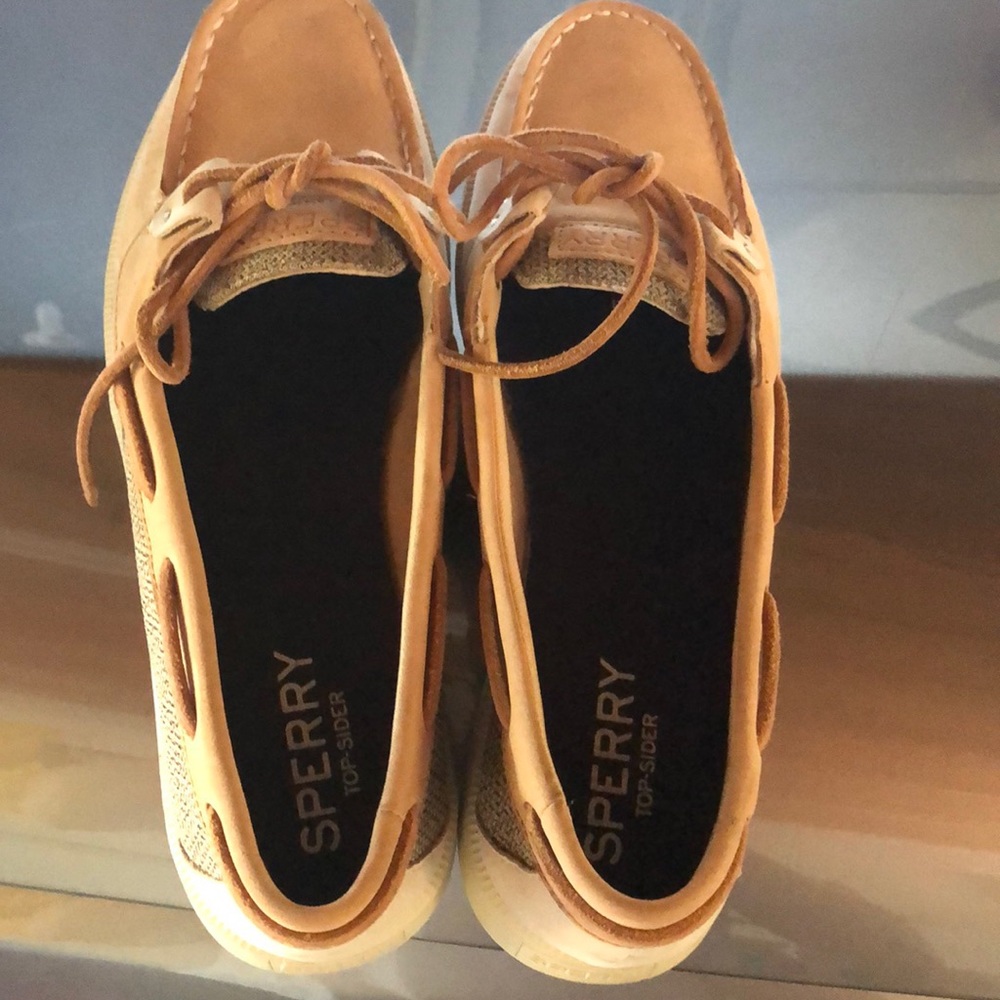Flash sale !!!!! BRAND NEW IN BOX SPERRY’S!!!!